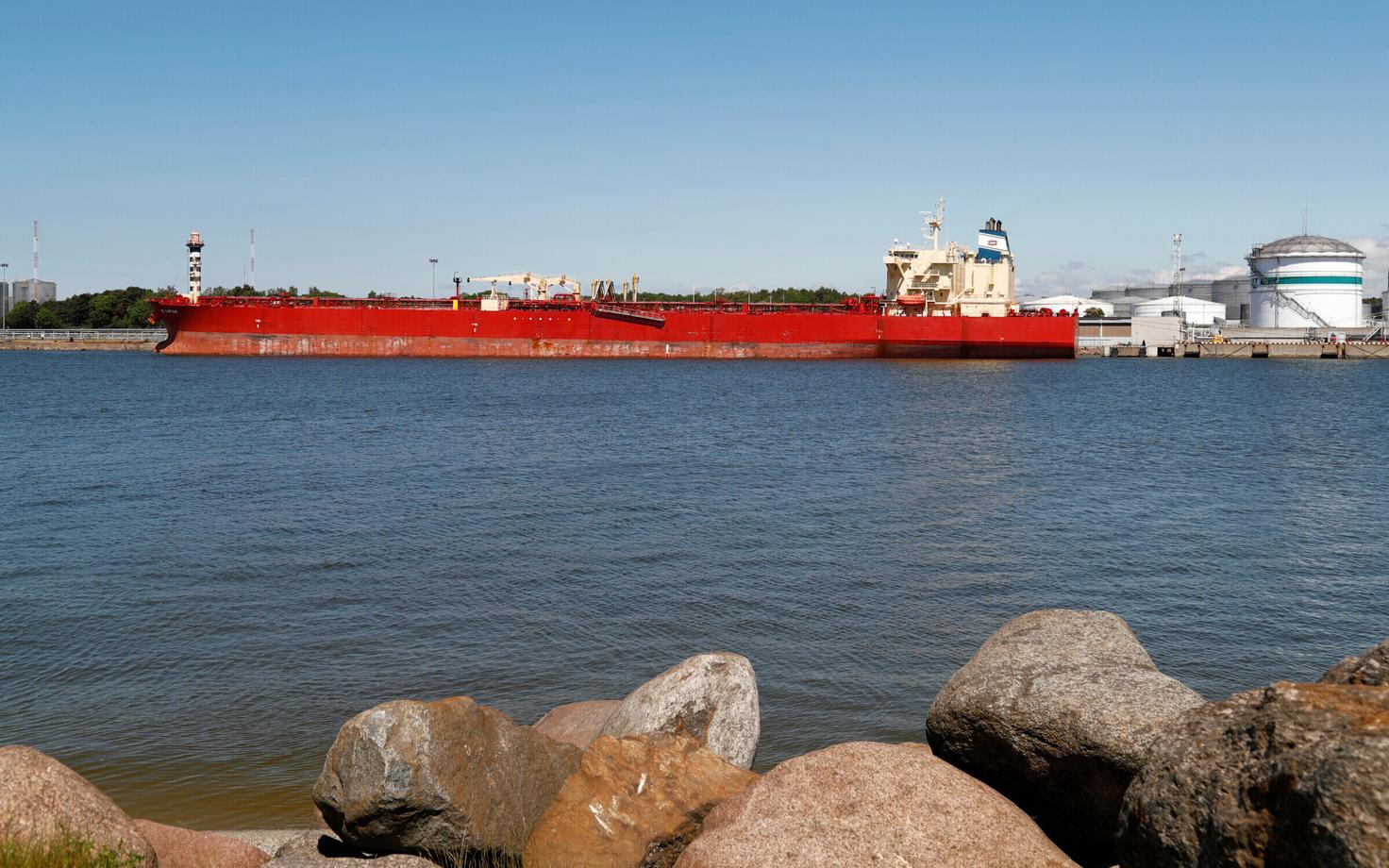 Naftatanker Klaipeda sadamas.