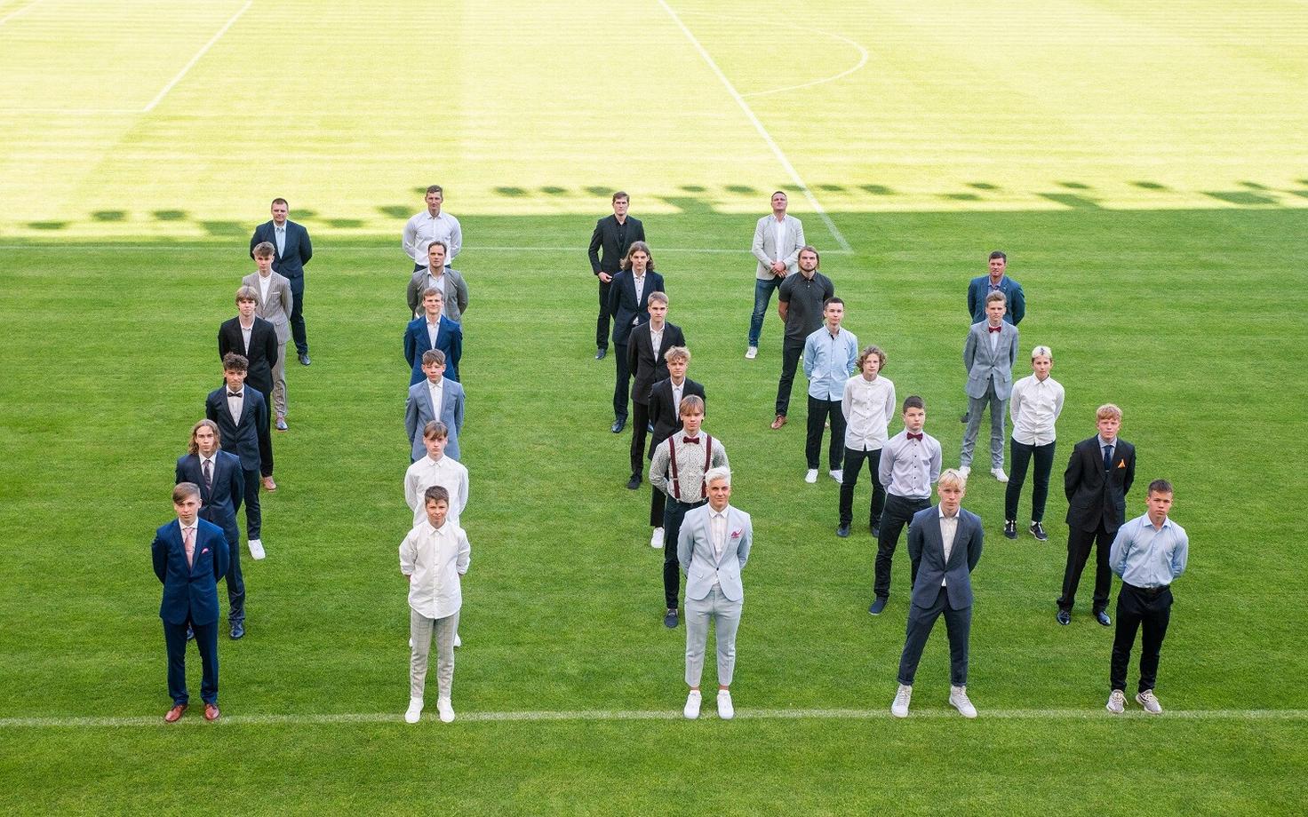Jalgpalliakadeemias lõpetas esimene lend