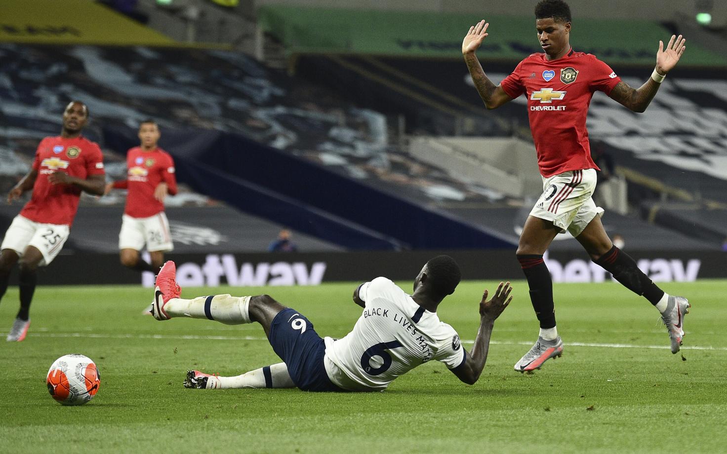 Davinson Sanchez ja Marcus Rashford
