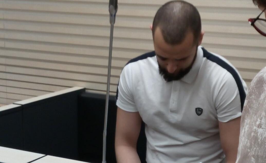 Предполагаемый виновник аварии в зале суда.