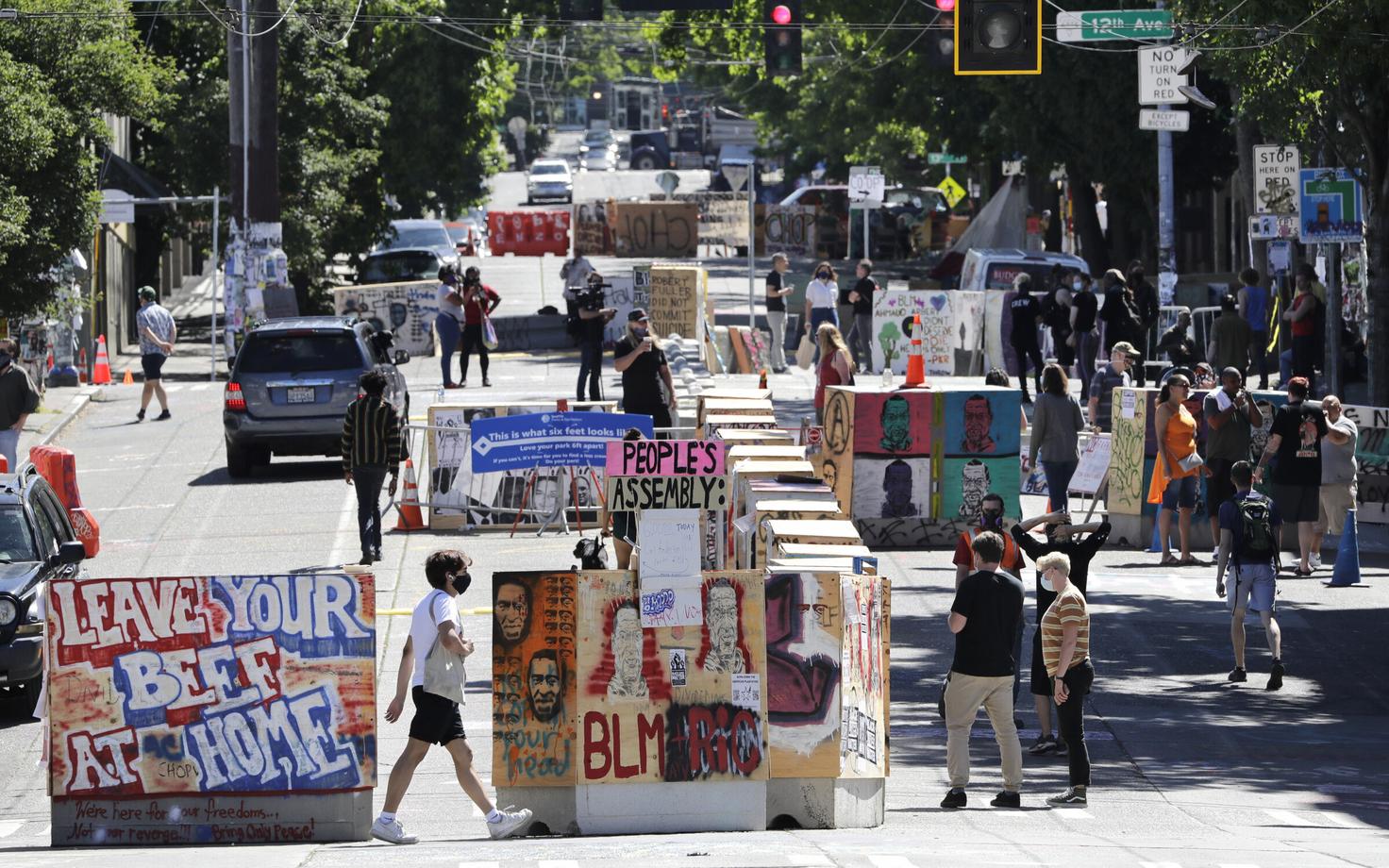 Päevasel ajal valitseb Seattle'i protestijate autonoomses tsoonis festivalilaadne-õhustik.