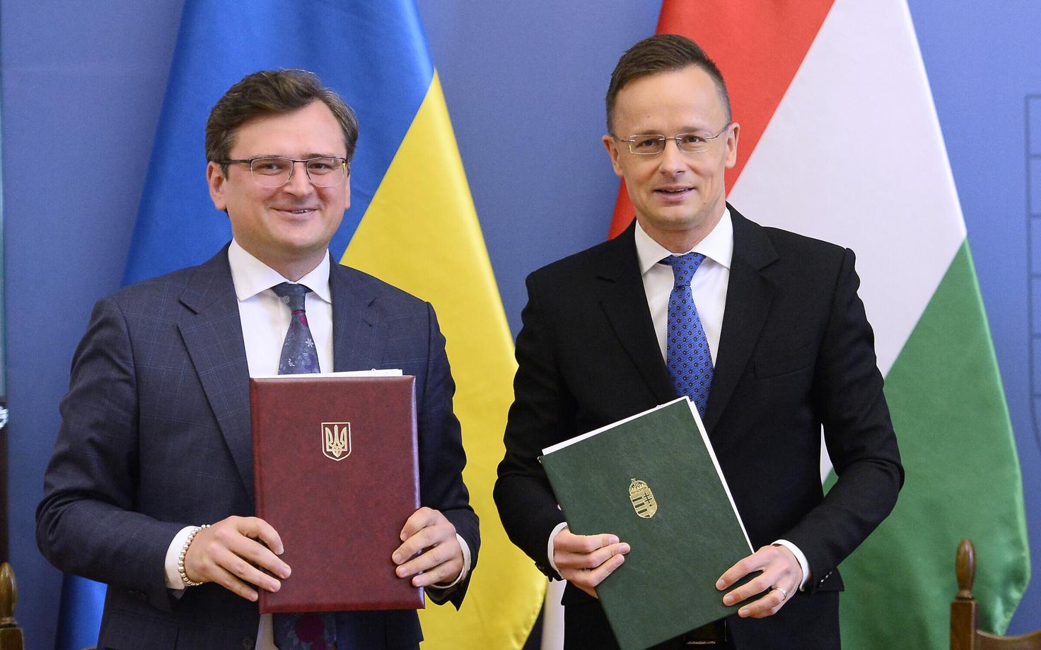 Ukraina välisminister Dmytro Kuleba (vasakul) ja Ungari välisminister Peter Szijjarto.