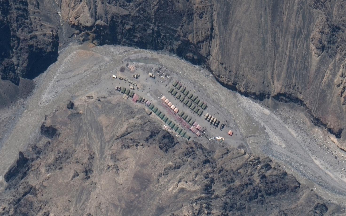 Satelliidifoto Hiina armeebaasist Galwani orus.