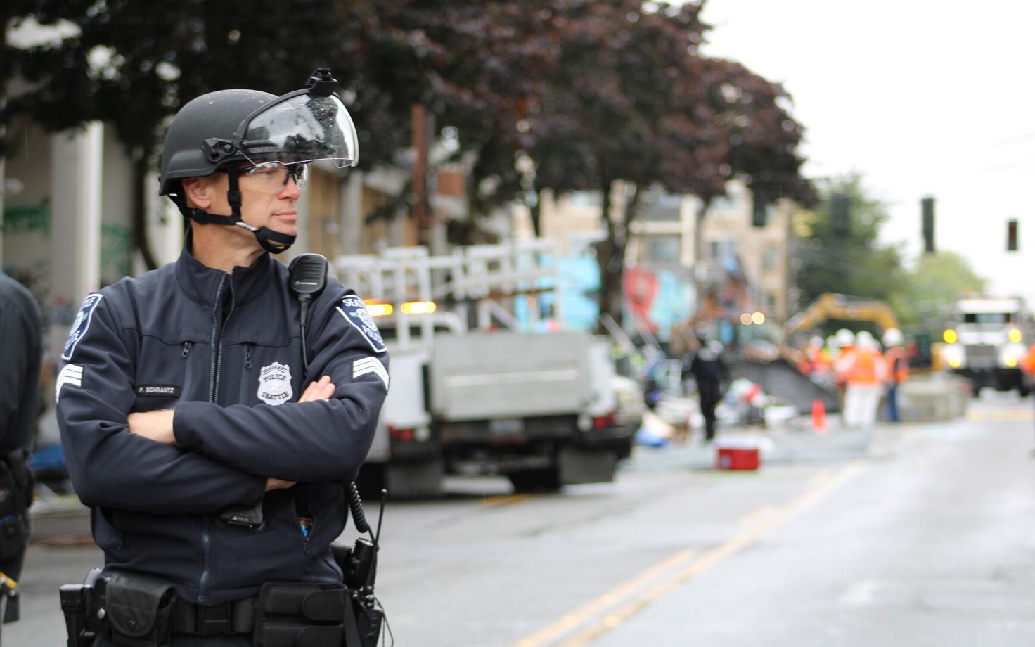 USA politseinik pärast Seattle'i vabatsooni kontrolli kontrolli alla võtmist.