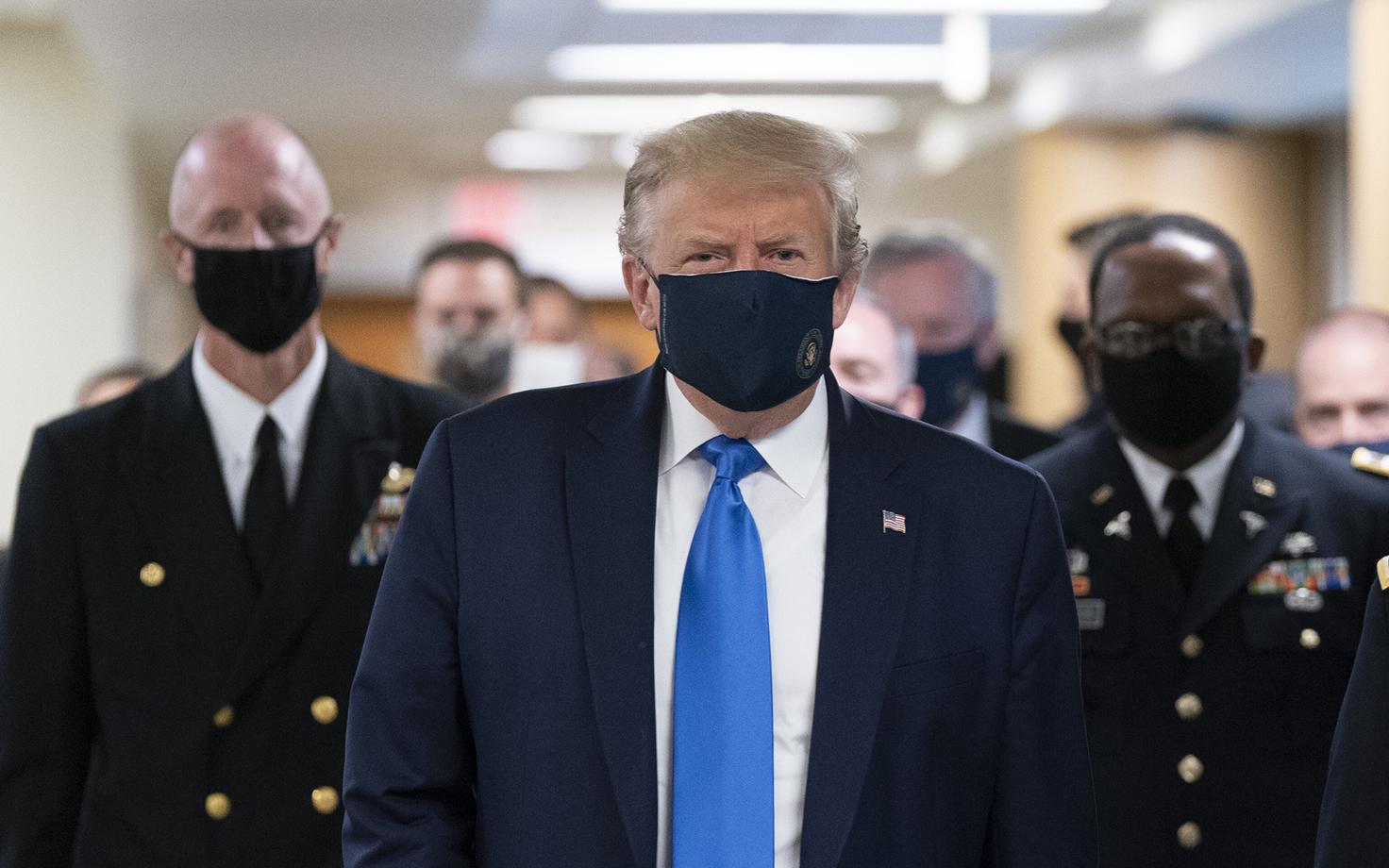 USA president Donald Trump kaitsemaski kandmas.
