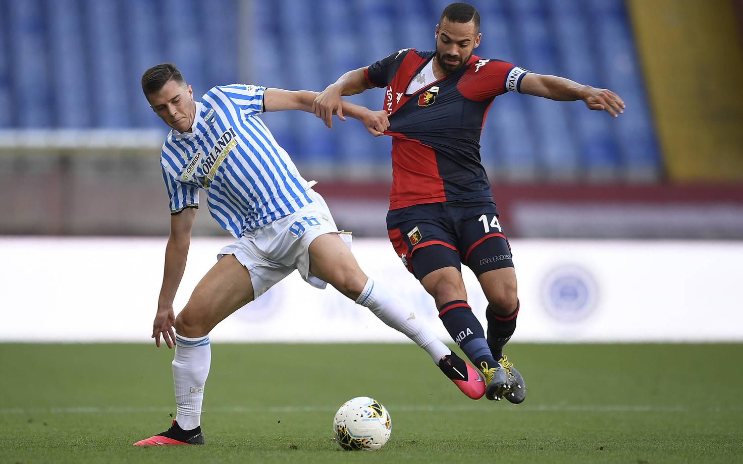 Georgi Tunjov (vasakul) Serie A kohtumises Genoa vastu