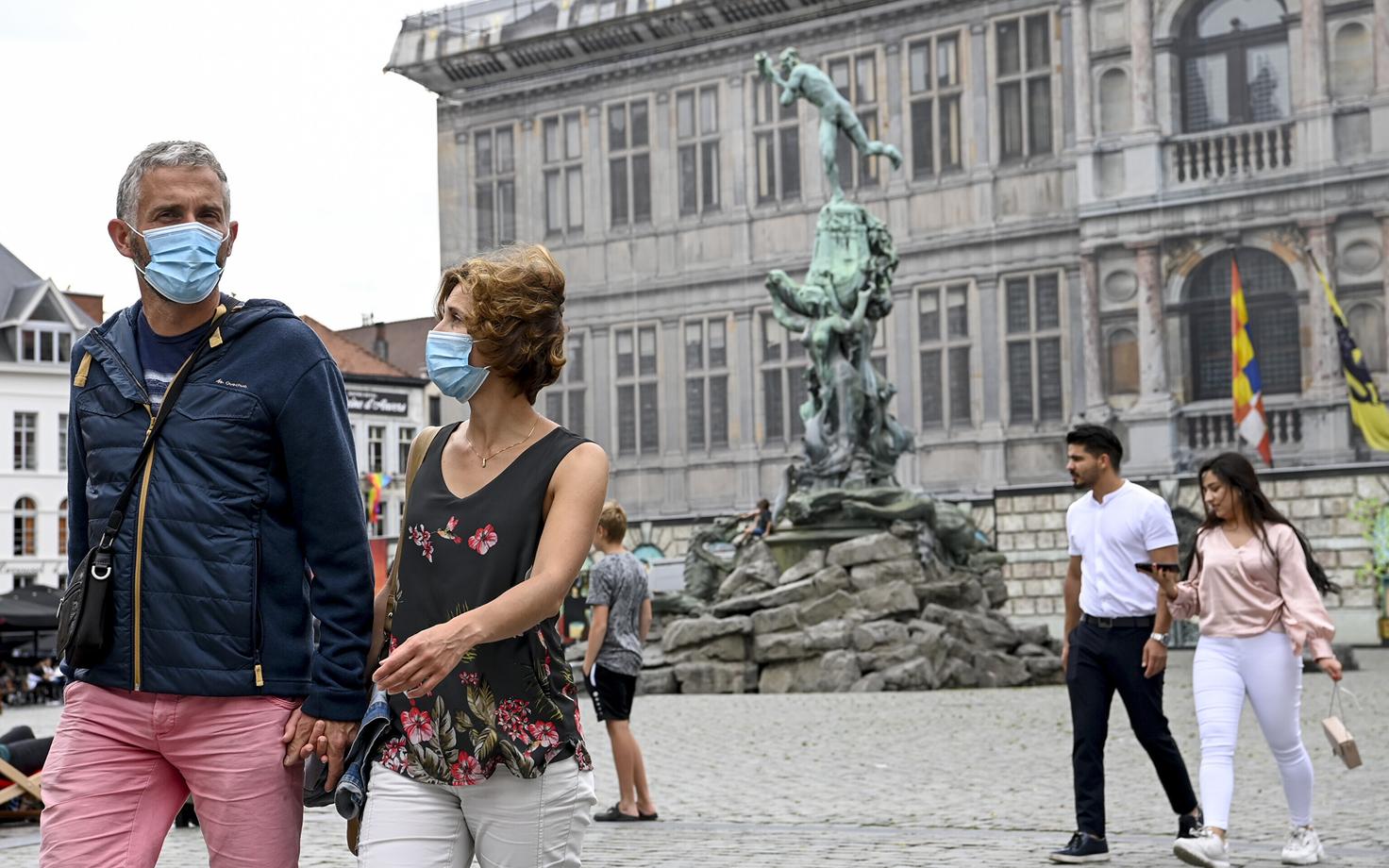 Inimesed Antwerpeni tänavatel.