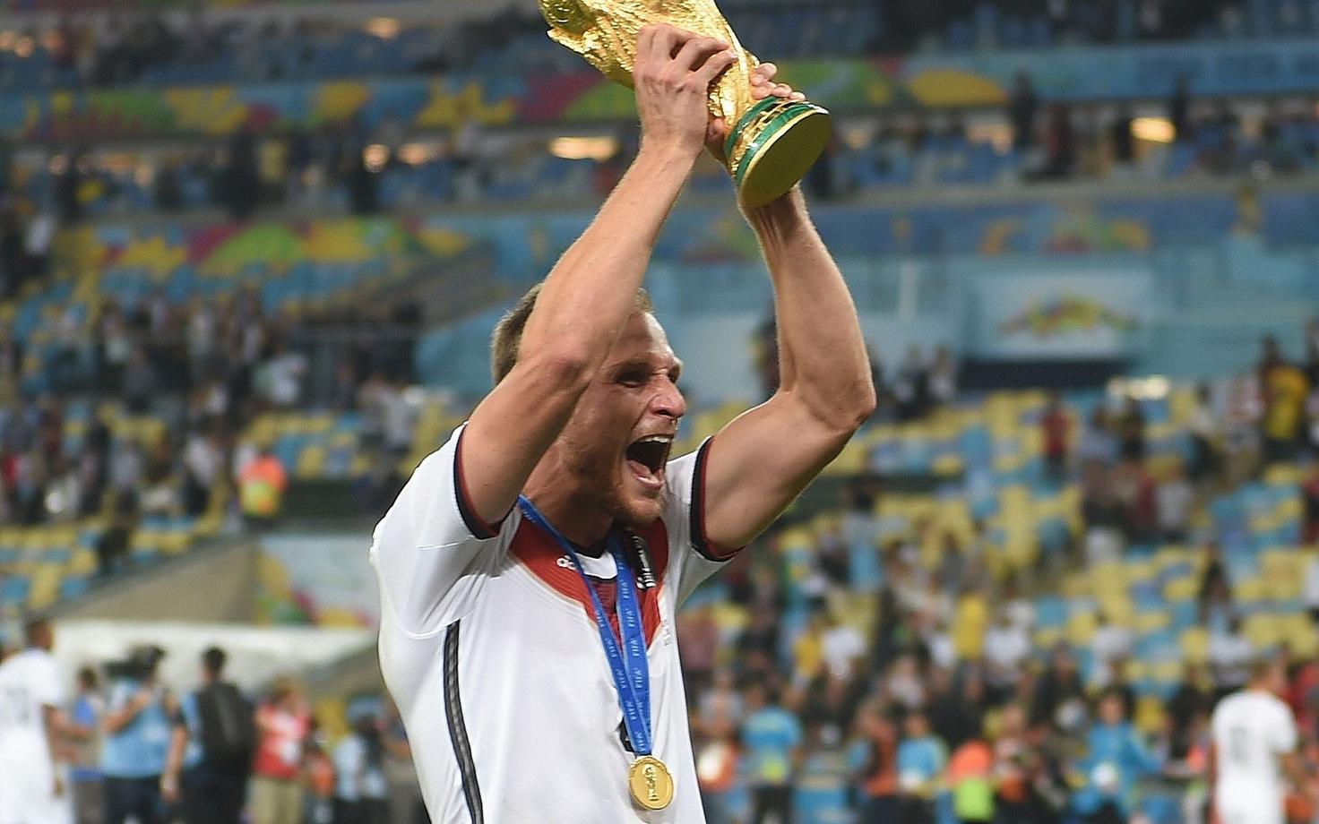 Benedikt Höwedes MM-trofeega