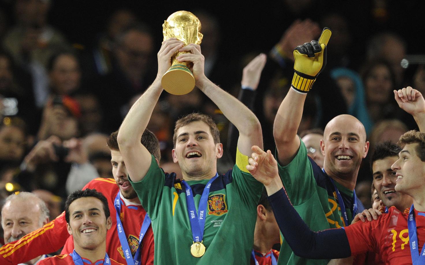 Iker Casillas 2010. aastal MM-trofeega