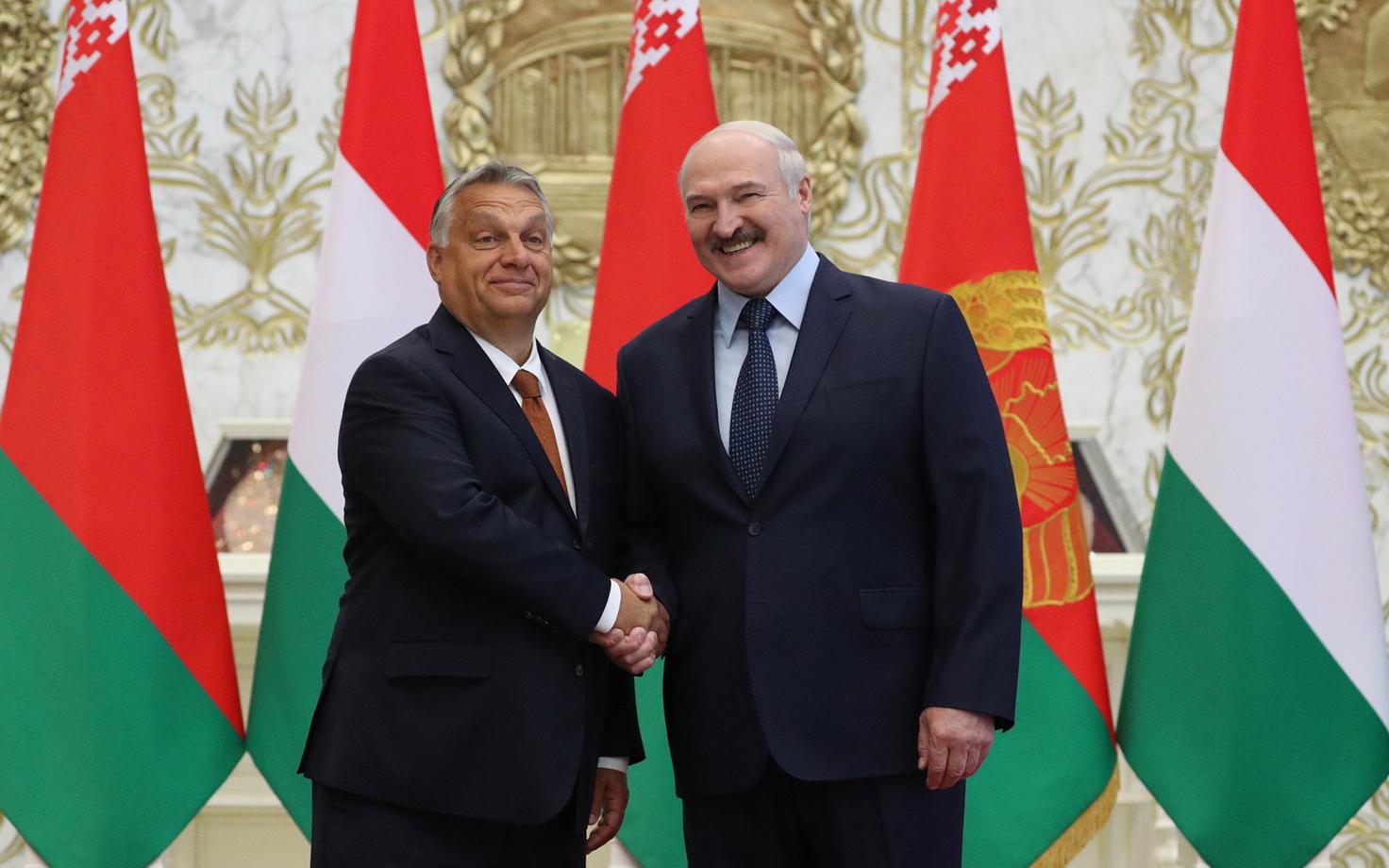 Juunis külastas Valgevene liidrit Aleksandr Lukašenkot Ungari peaminister Viktor Orban (vasakul).
