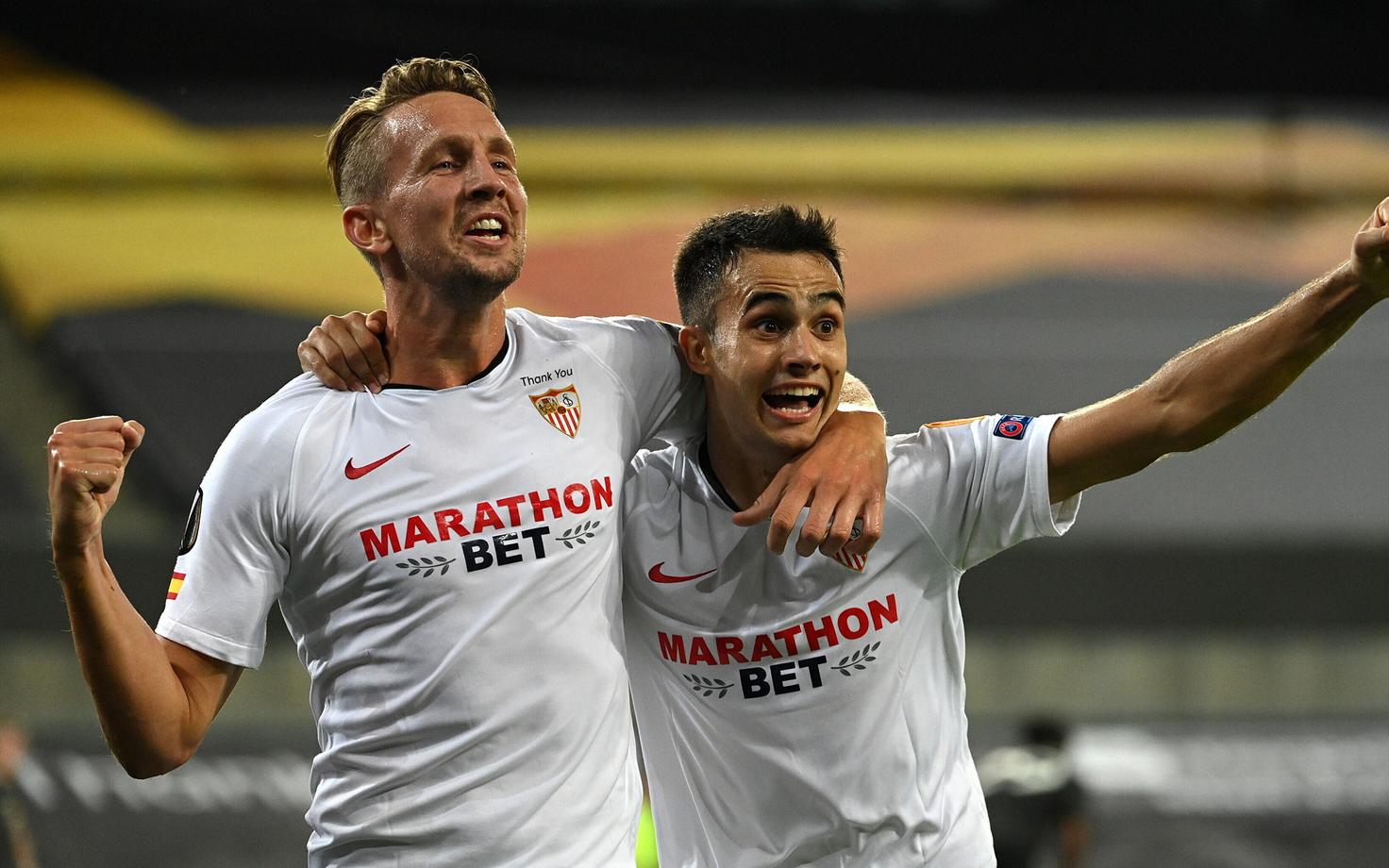 Juubeldavad Sevilla mängijad