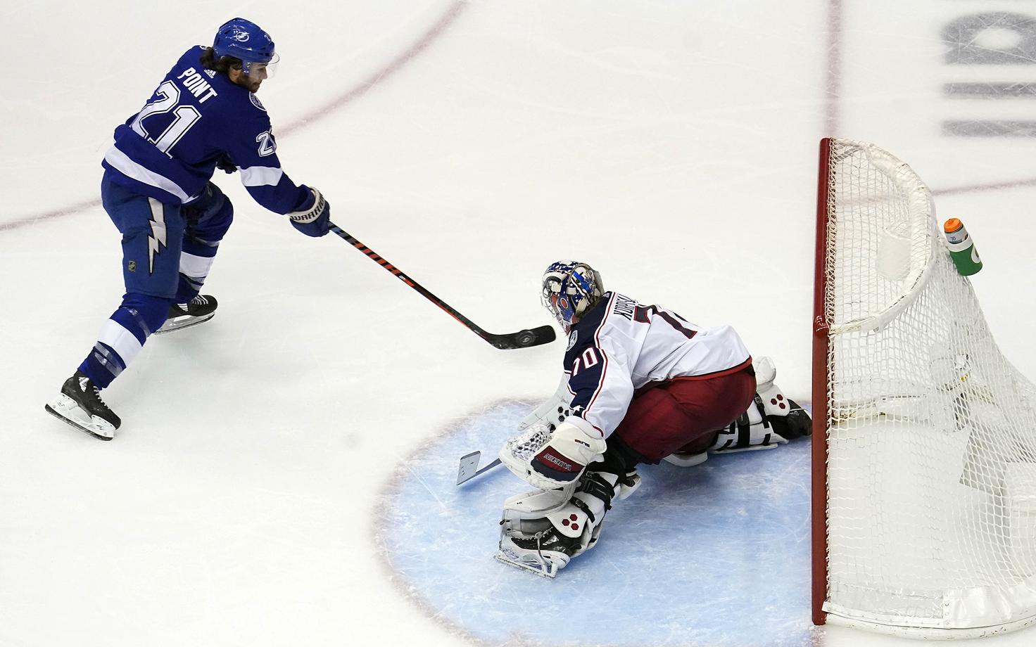 Brayden Point viskas lisaaja värava, mis viis Tampa Bay Lightningu teise ringi