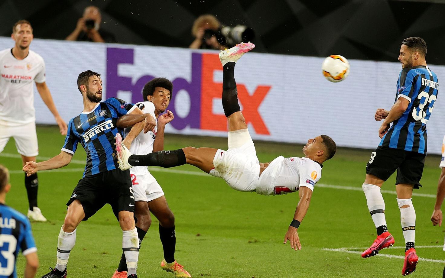 Diego Carlo resultatiivne käärlöök tõi Sevillale kuuenda Euroopa liiga võidukarika