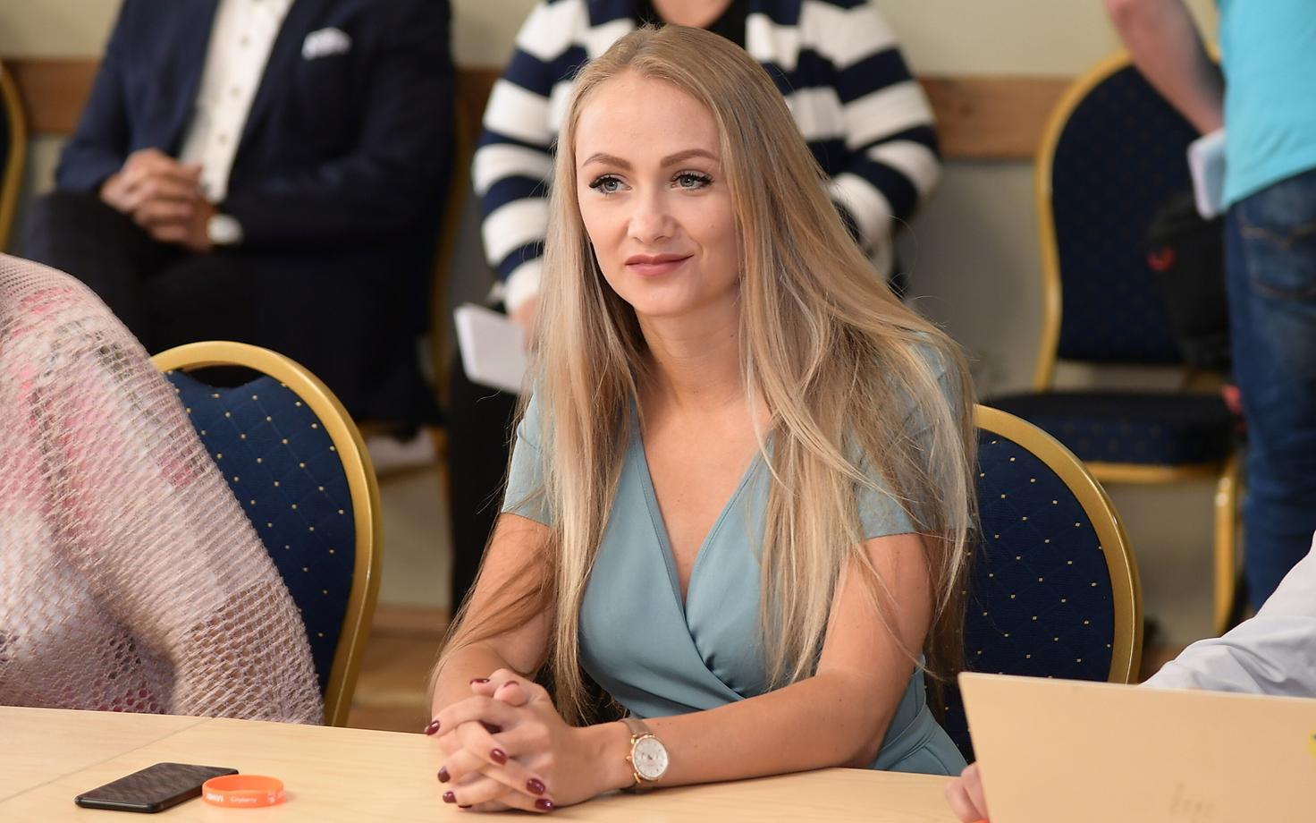 Екатерина Васильева покинула волостное собрание Йыхви.