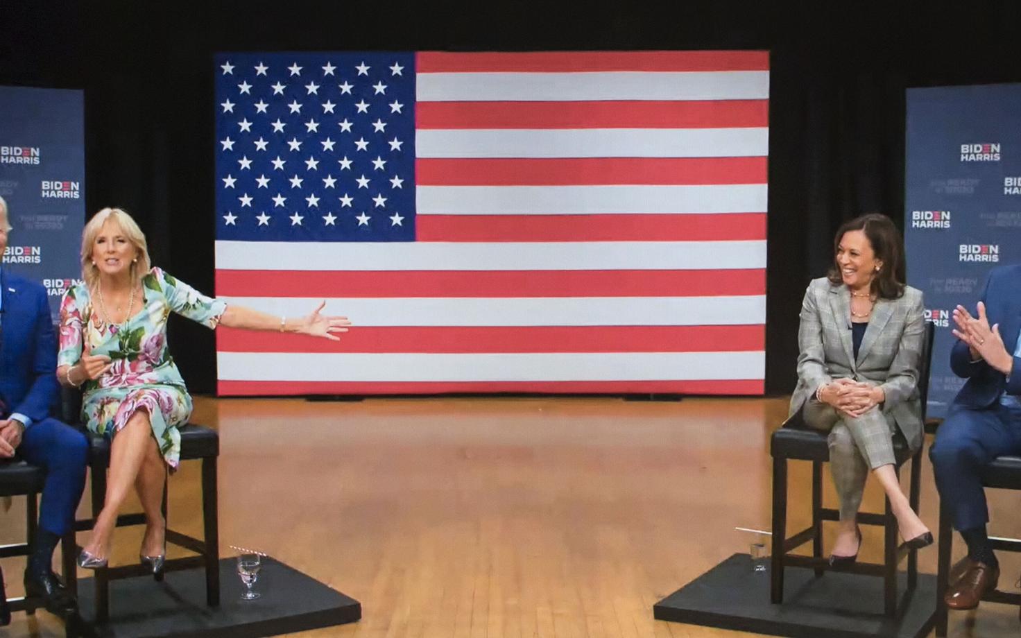 Joe Biden abikaasa Jill Bideniga ja asepresidendikandidaat Kamala Harris oma abikaasa Doug Emhoffiga.