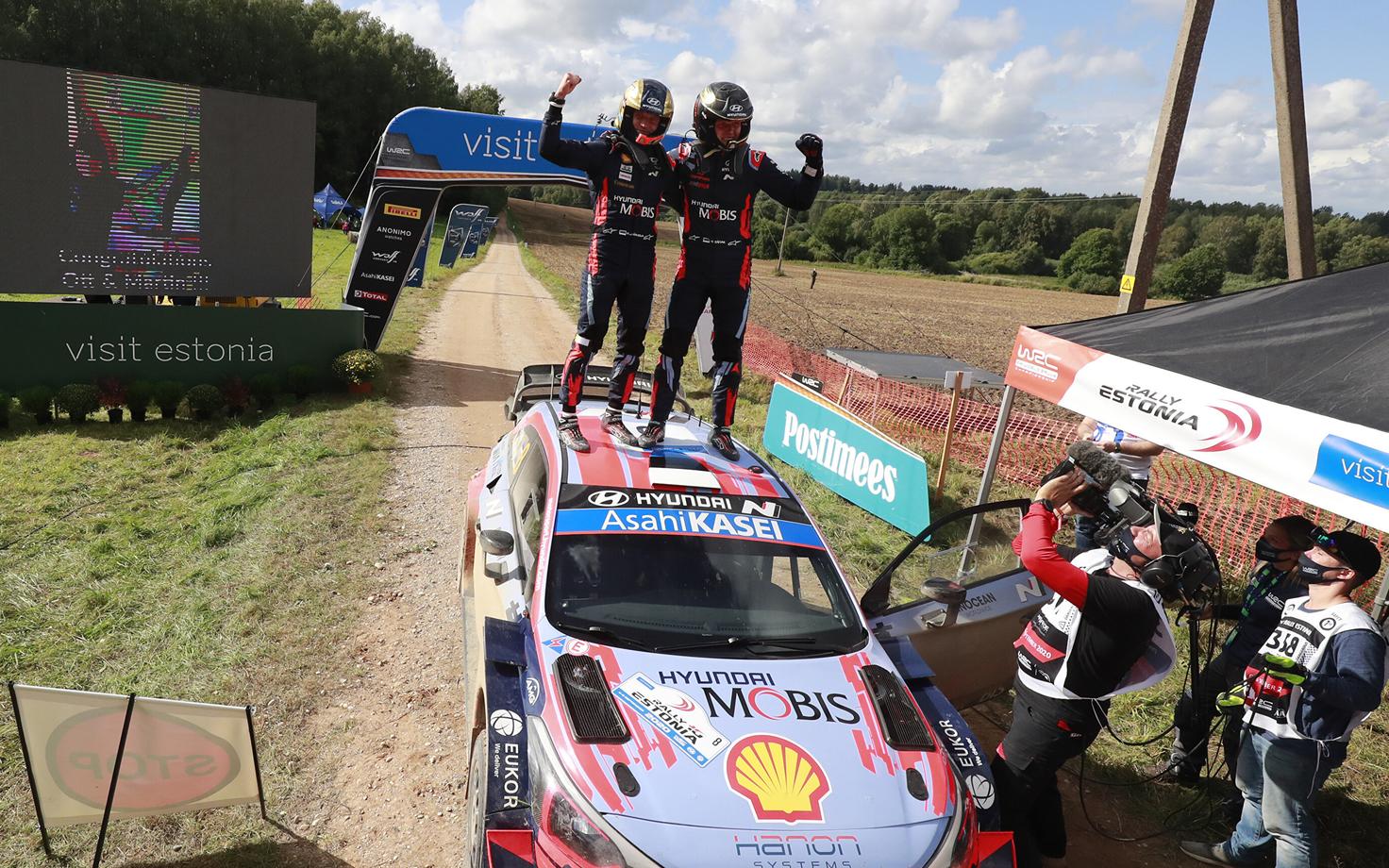 Ott Tänak ja Martin Järveoja Rally Estonia võidu järel