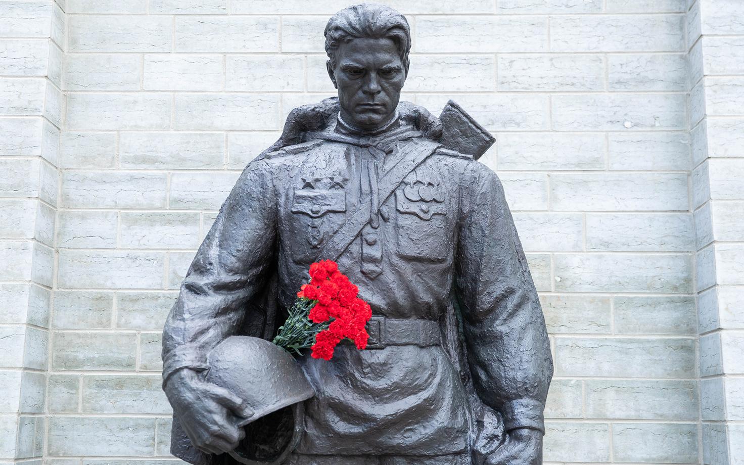 Ремонт памятника завершен.