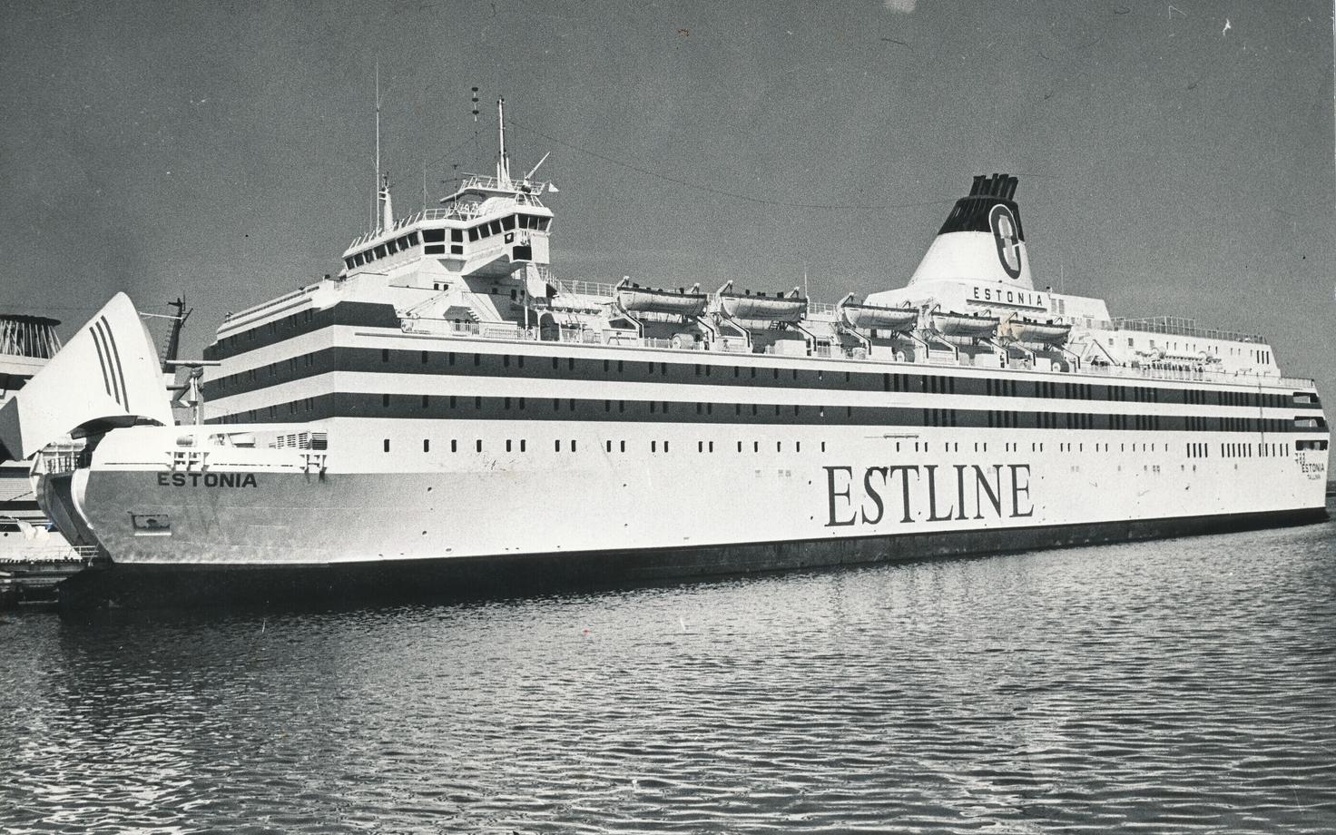 Parvlaev Estonia Tallinnas kai ääres