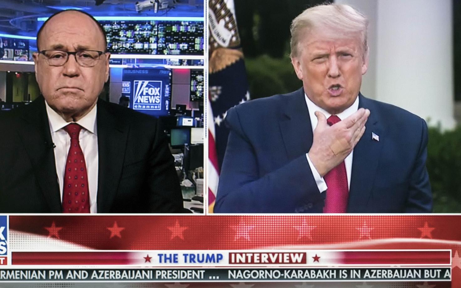 President Trump (paremal) Fox Newsile intervjuud andmas.