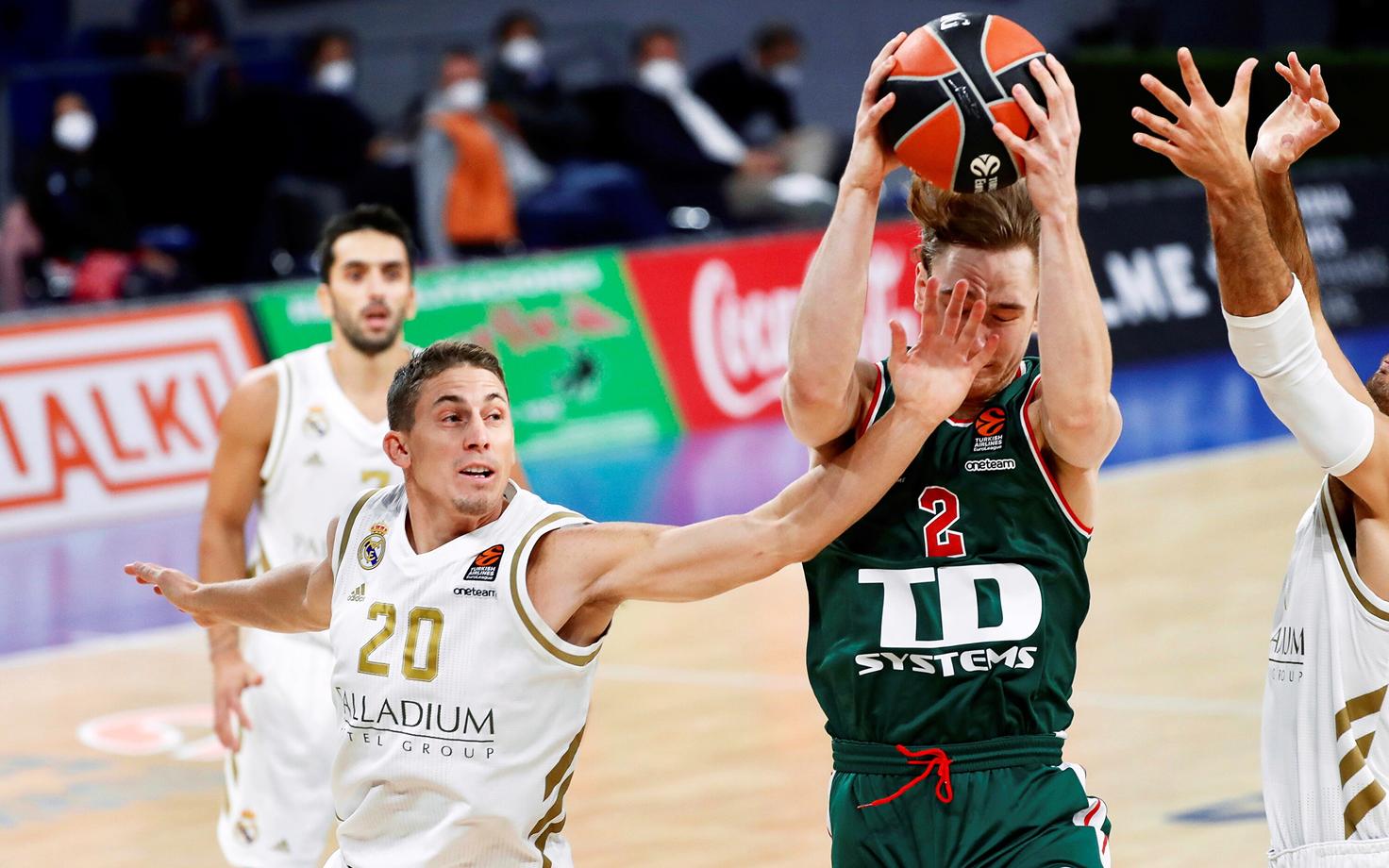Sander Raieste (palliga) Vitoria Baskonia särgis.