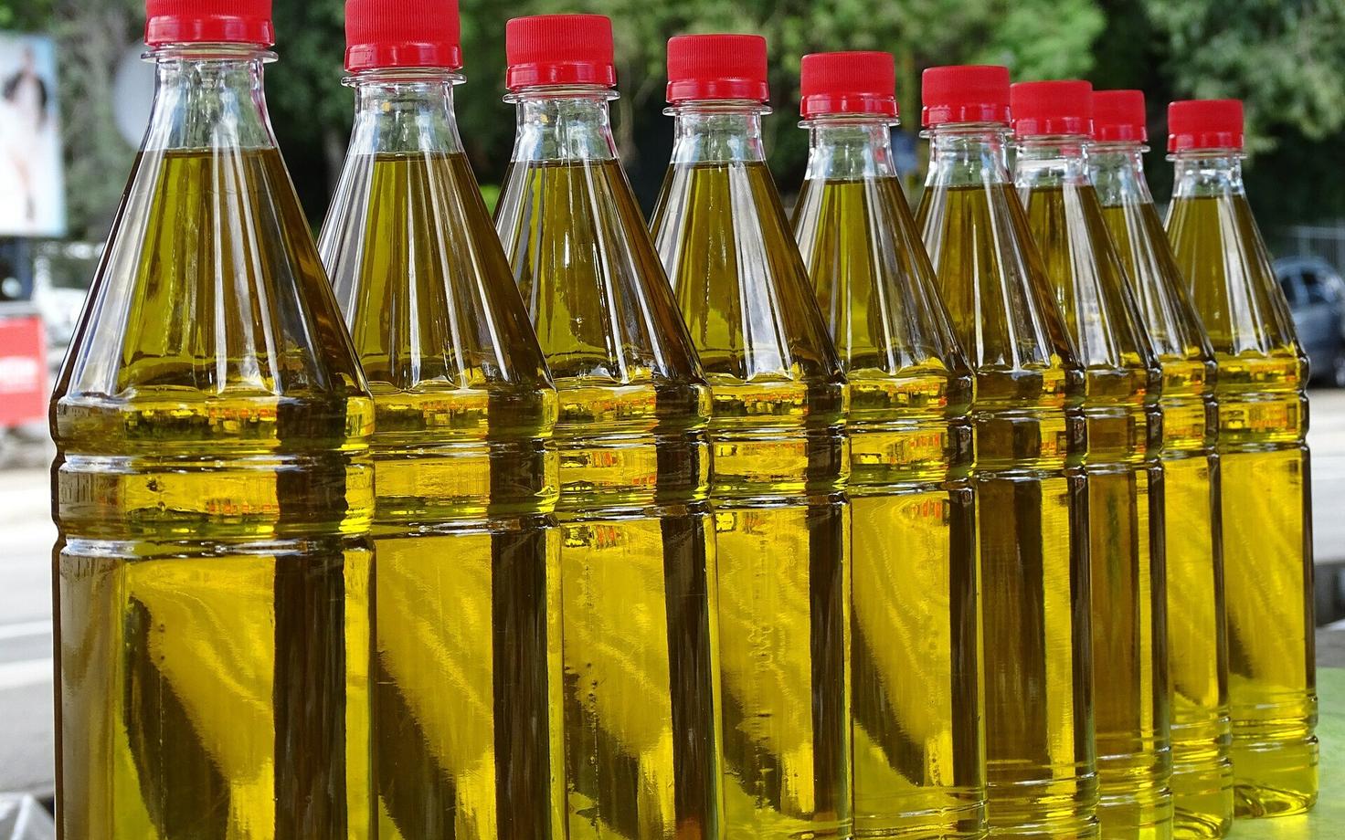 В Эстонии из продажи была изъята партия оливкого масла, производители которого настаивают на его соответствии качеству. Иллюстративная фотография.