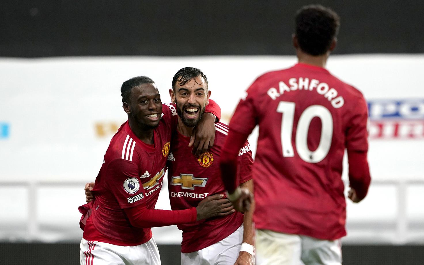Manchester Unitedi mängijad Bruno Fernandese (keskel) väravat tähistamas