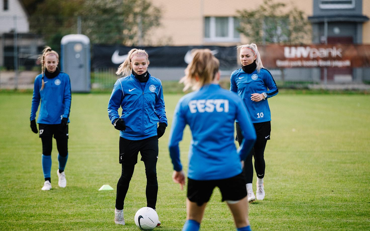 Naiste jalgpallikoondise treening