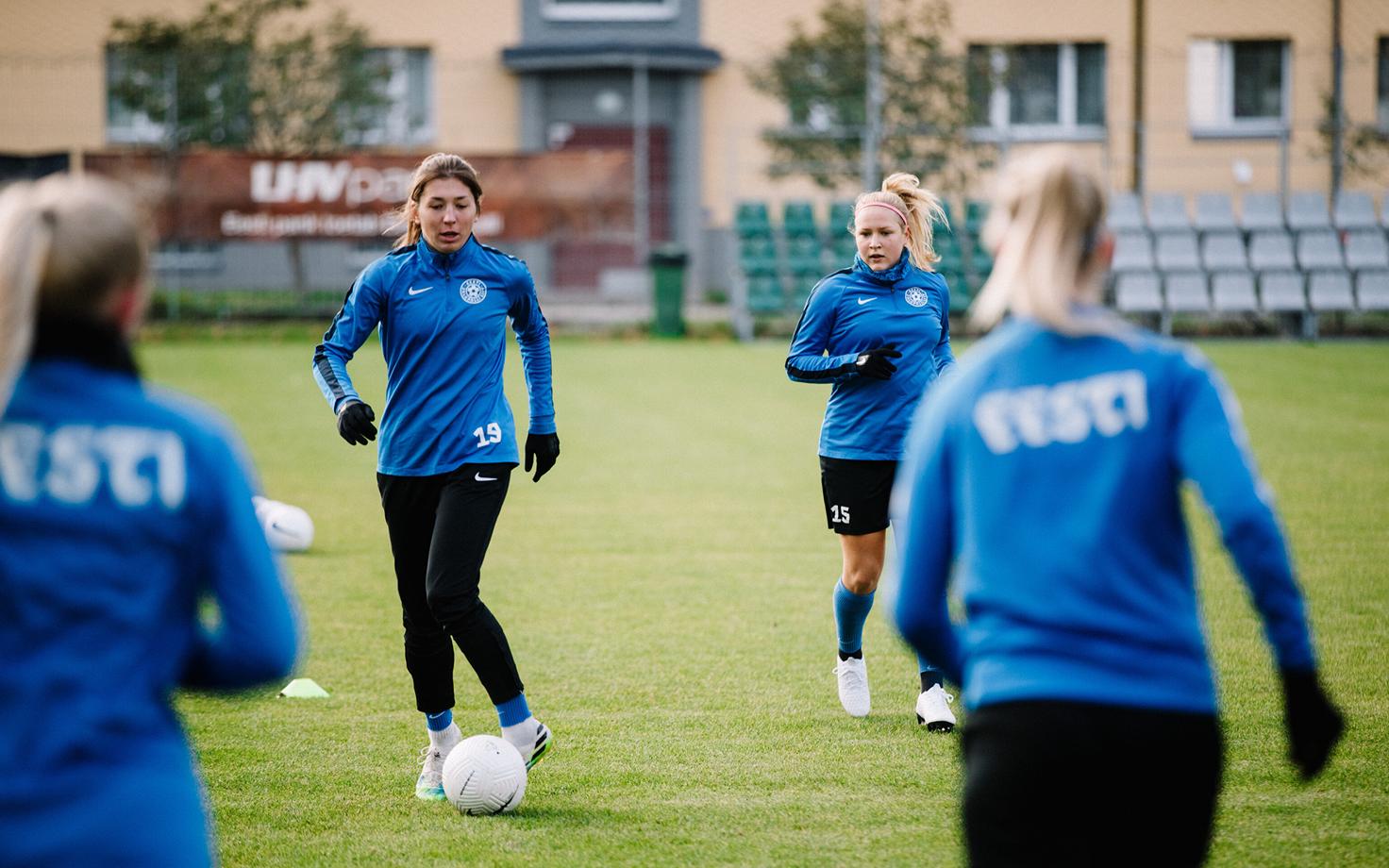 Naiste jalgpallikoondise treening