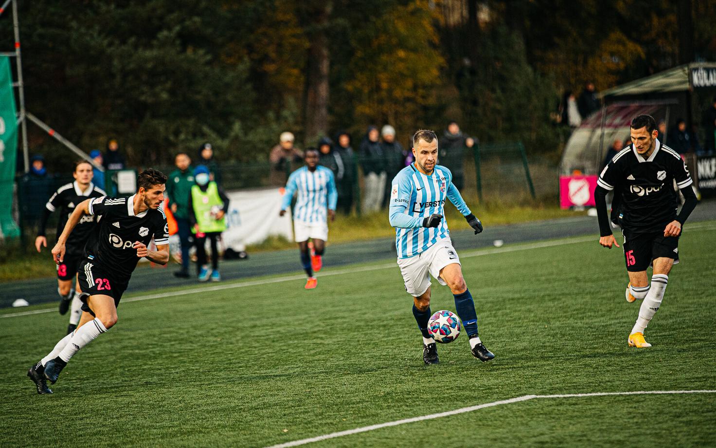 Jalgpalli Premium liiga kohtumine Nõmme Kalju - Paide Linnameeskond