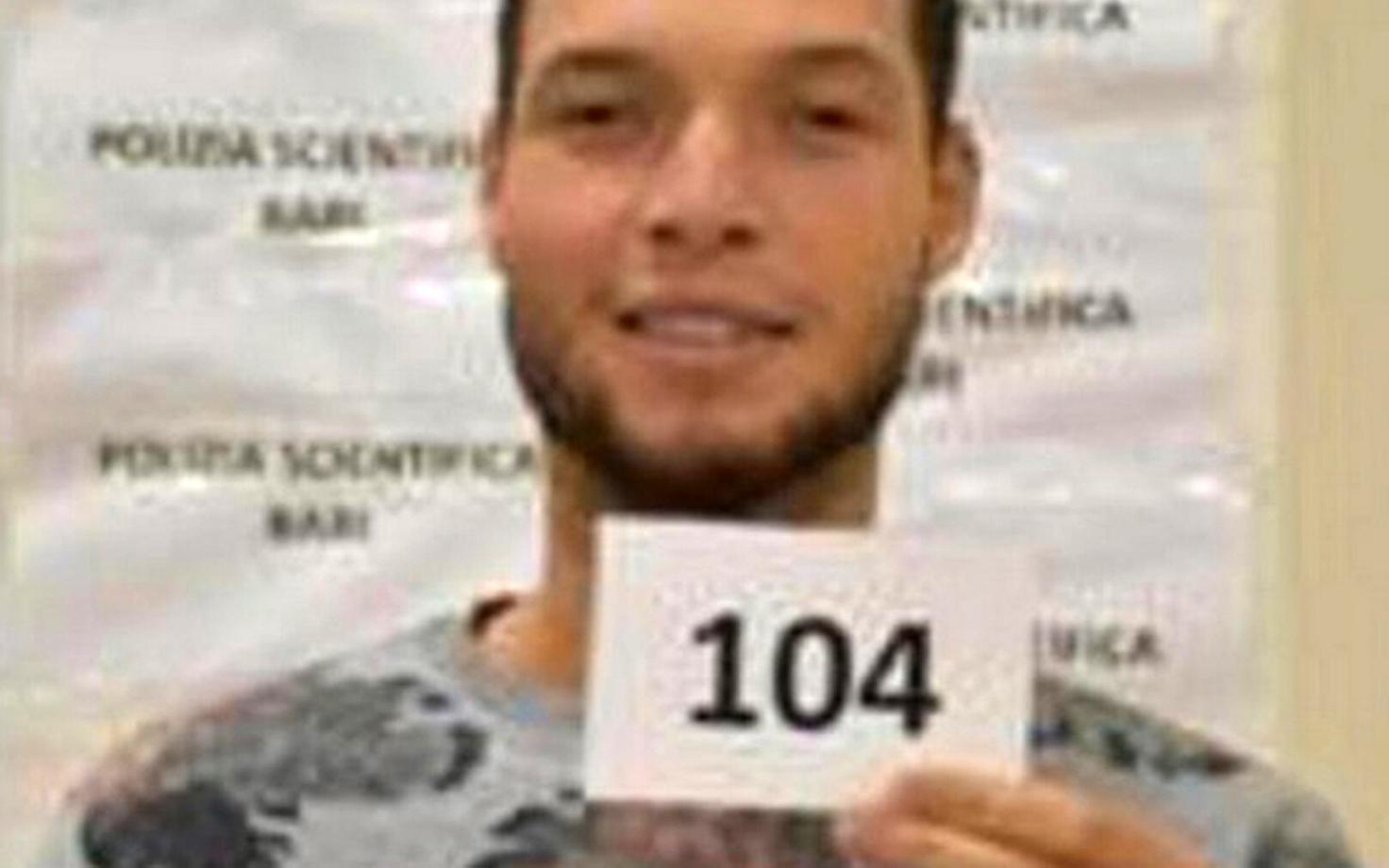 Nice'i kirikus kolm inimest tapnud Brahim Aouissaoui Itaalia võimude tehtud fotol.
