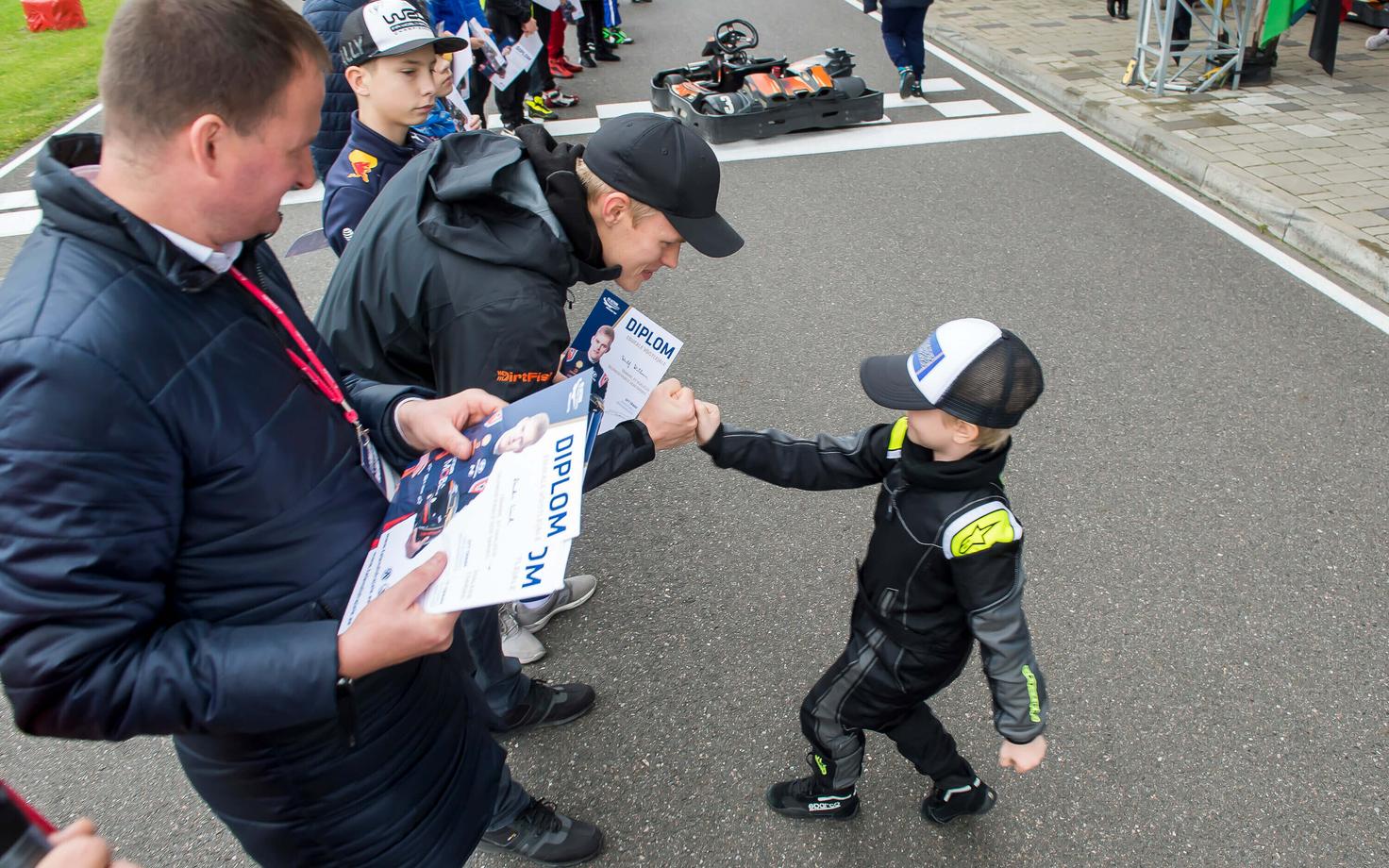 Ott Tänak jagas Laitses kõikidele osalejatele diplomid