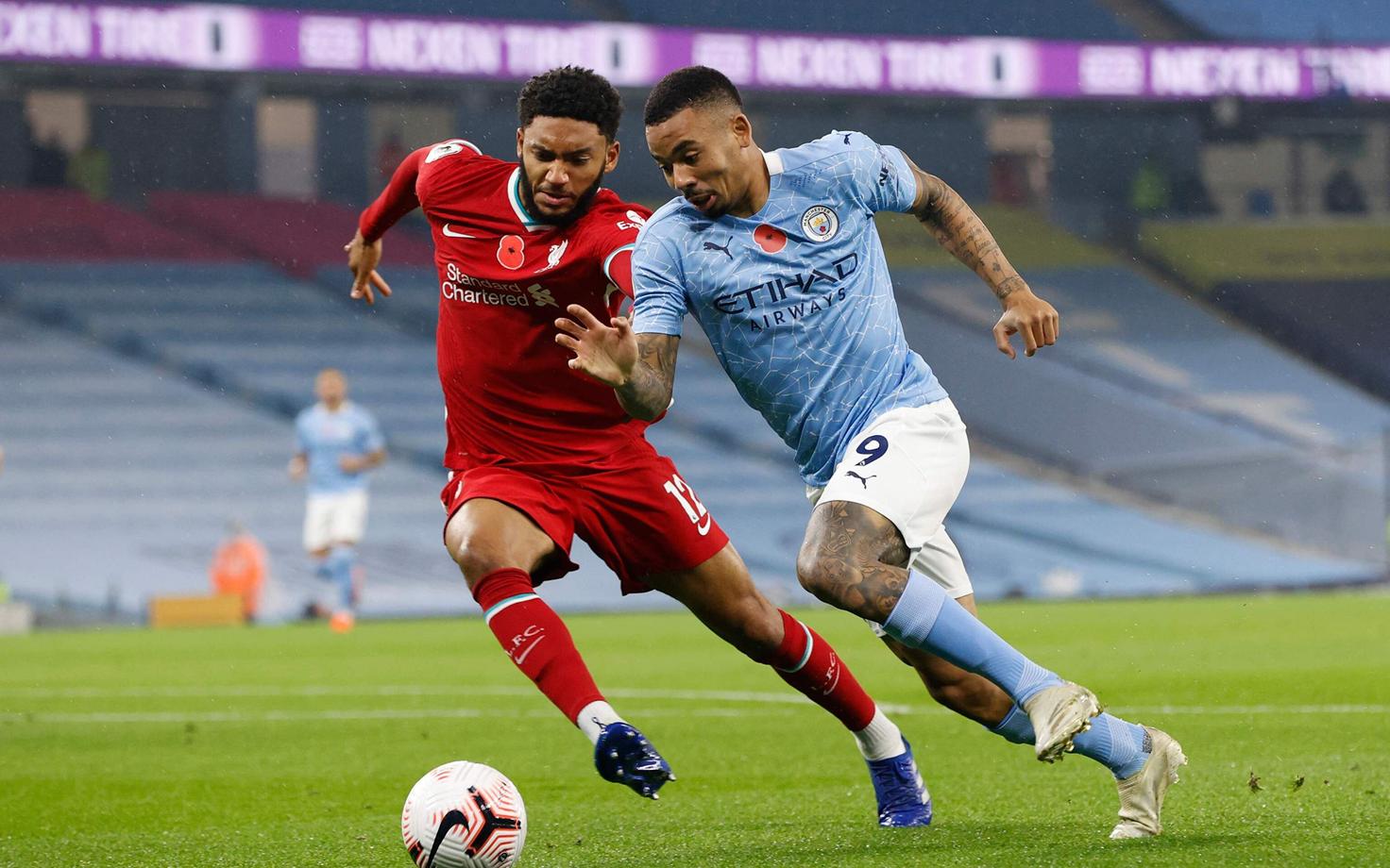 Joe Gomez (vasakul)