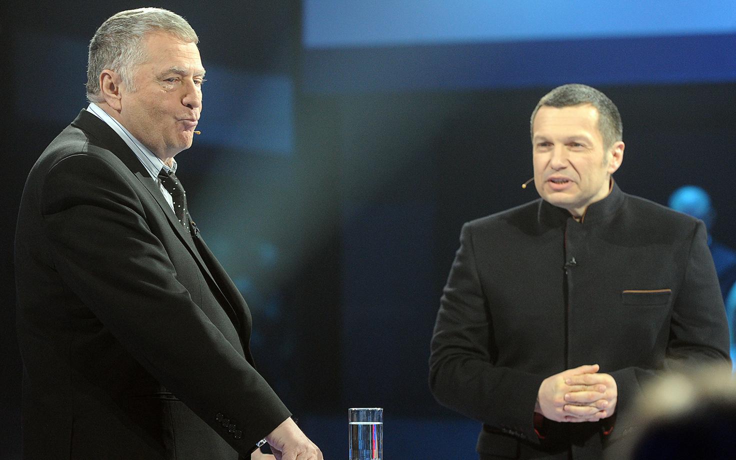 Vene telepropagandisti Vladimir solovjovi (paremal) saates on sage külaline Vladimir Žirinovski.