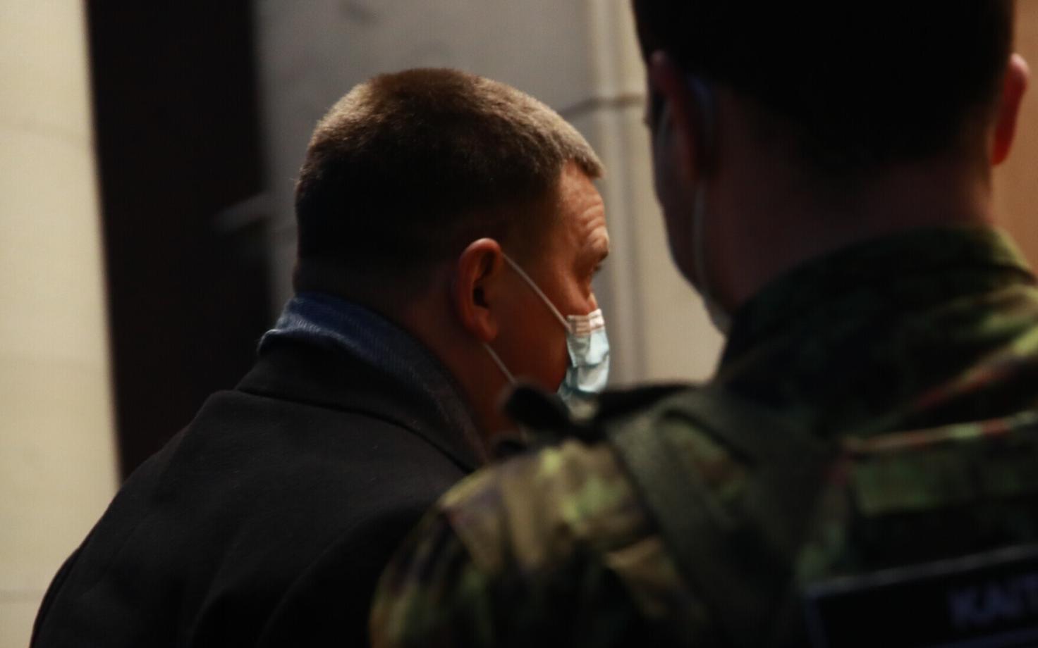 Jüri Ratas maskis