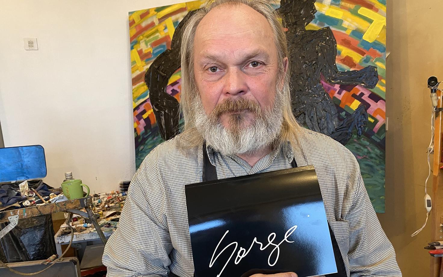 Kunstnik Margus Tiitsmaa ehk Sorge pani oma parimad maalid ja assamblaažid kunstikataloogi