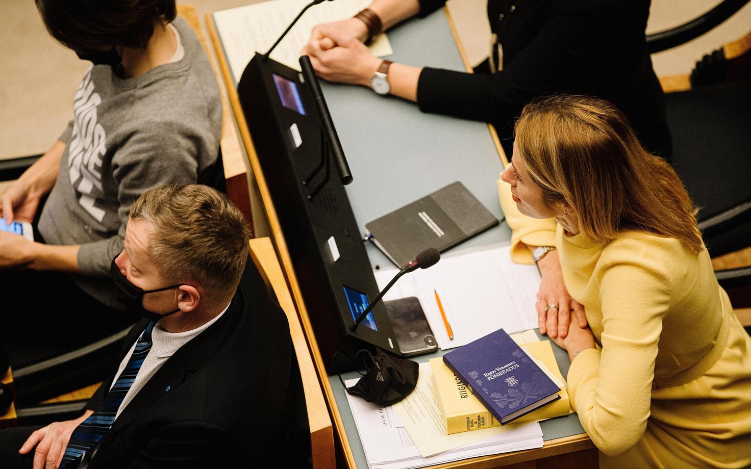 Abielu rahvahääletuse esimene lugemine riigikogus, esiplaanil Kaja Kallas