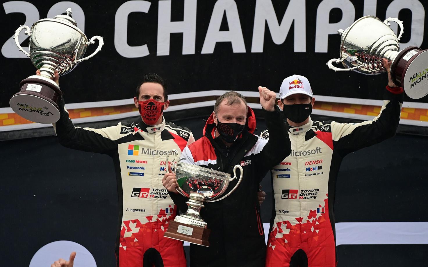 Tommi Mäkinen (keskel)