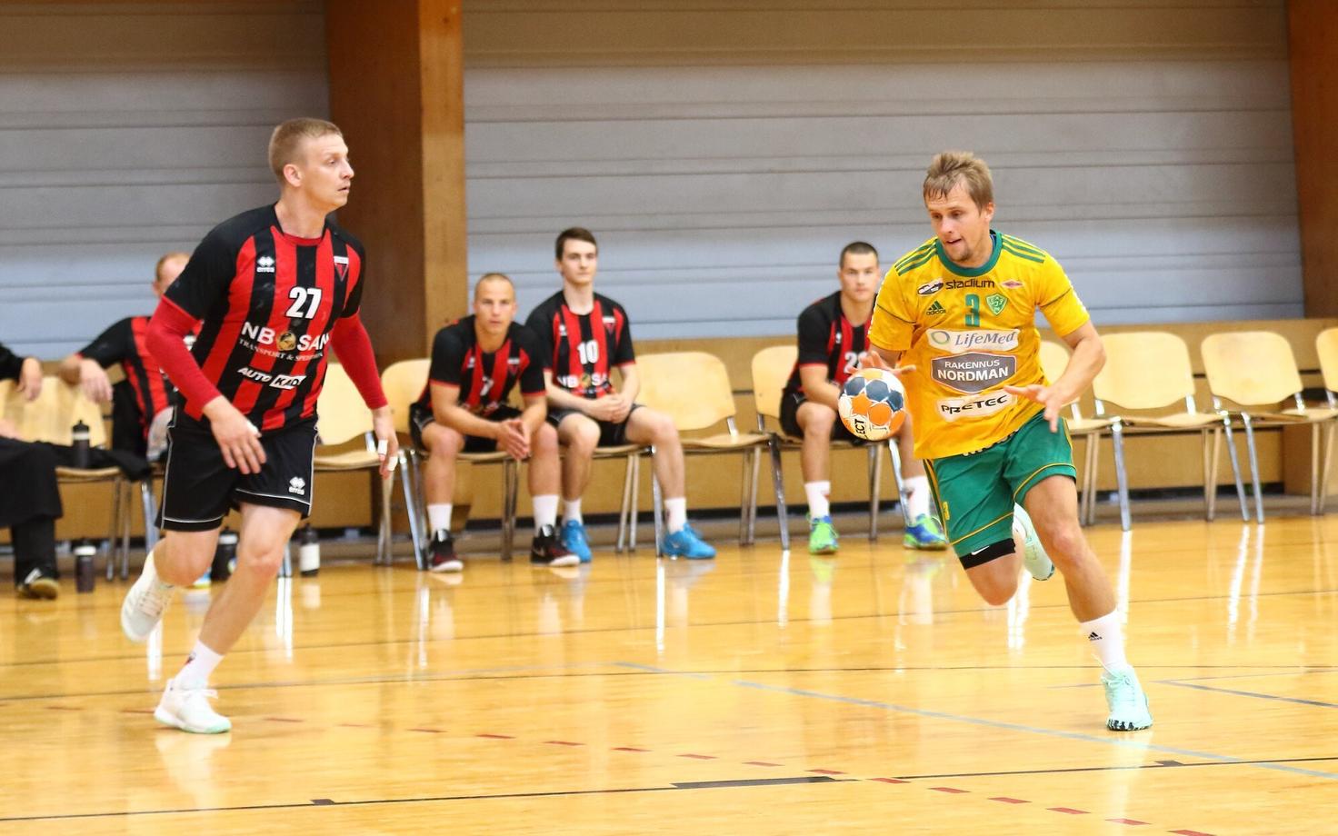 Ott Varik (palliga) lõpetas Siuntio IF-i särgis Soome meistrisarja 2020. aasta võidukalt ja resultatiivselt.