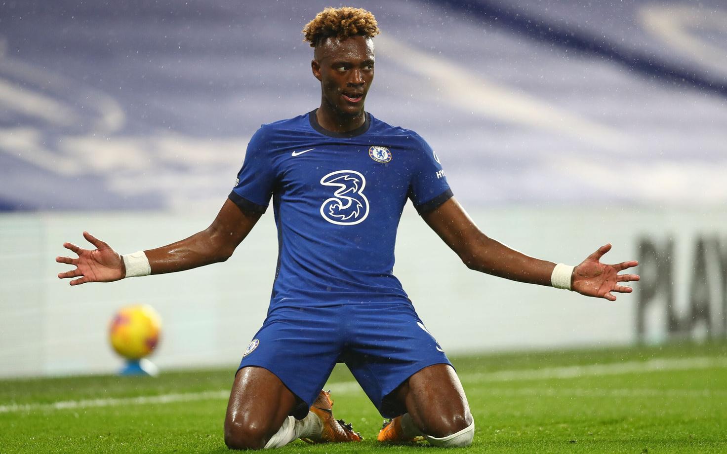 Tammy Abraham lõi kaheminutilise vahega kaks väravat.