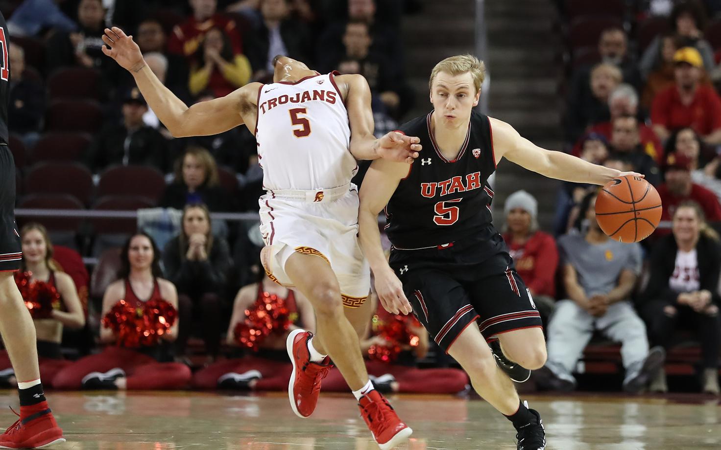 Parker van Dyke Utah ülikooli särgis.