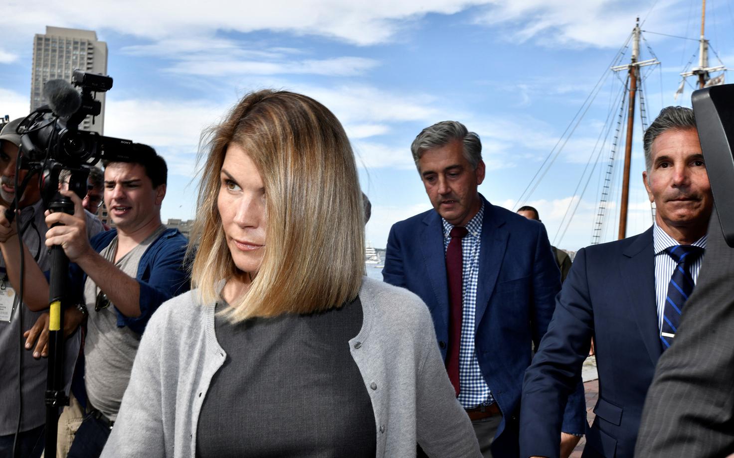Lori Loughlin ja Mossimo Giannulli augustis kohtust lahkumas