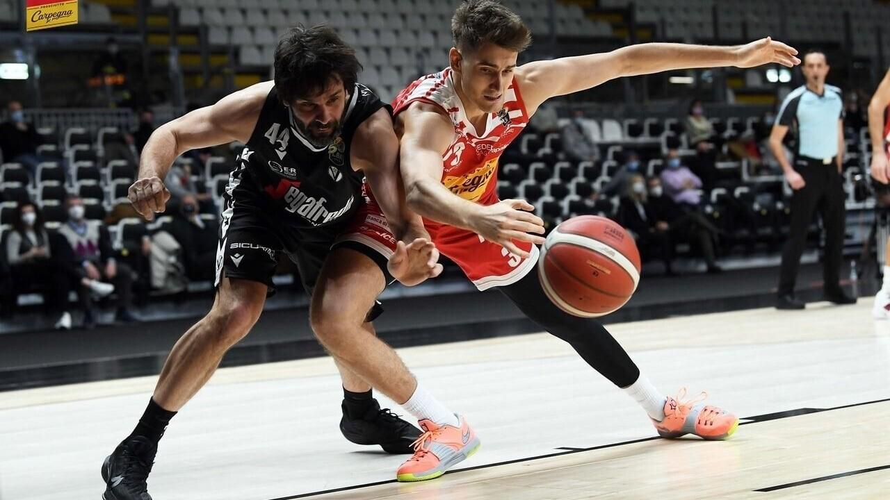 Henri Drell (paremal) ja Miloš Teodosic