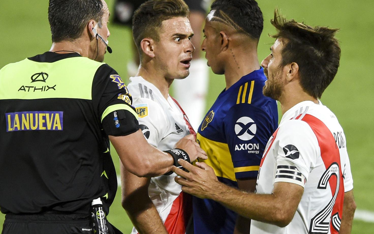 Argentinas jäi kahe punase kaardiga Superclasico viiki