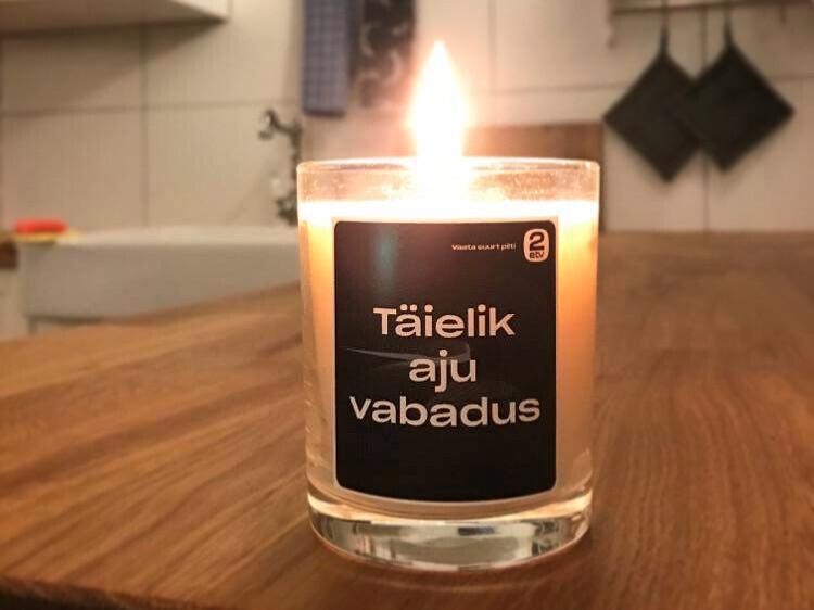 Klaasanumas küünal.