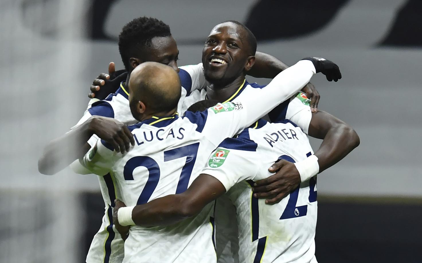 Tottenham Hotspuri mängijad väravat tähistamas