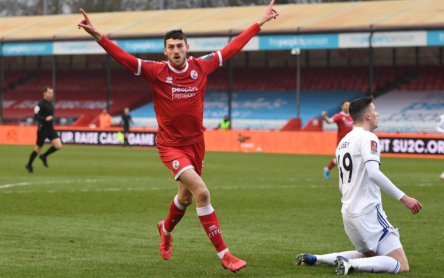 Ashley Nadesan tähistamas Crawley teist väravat