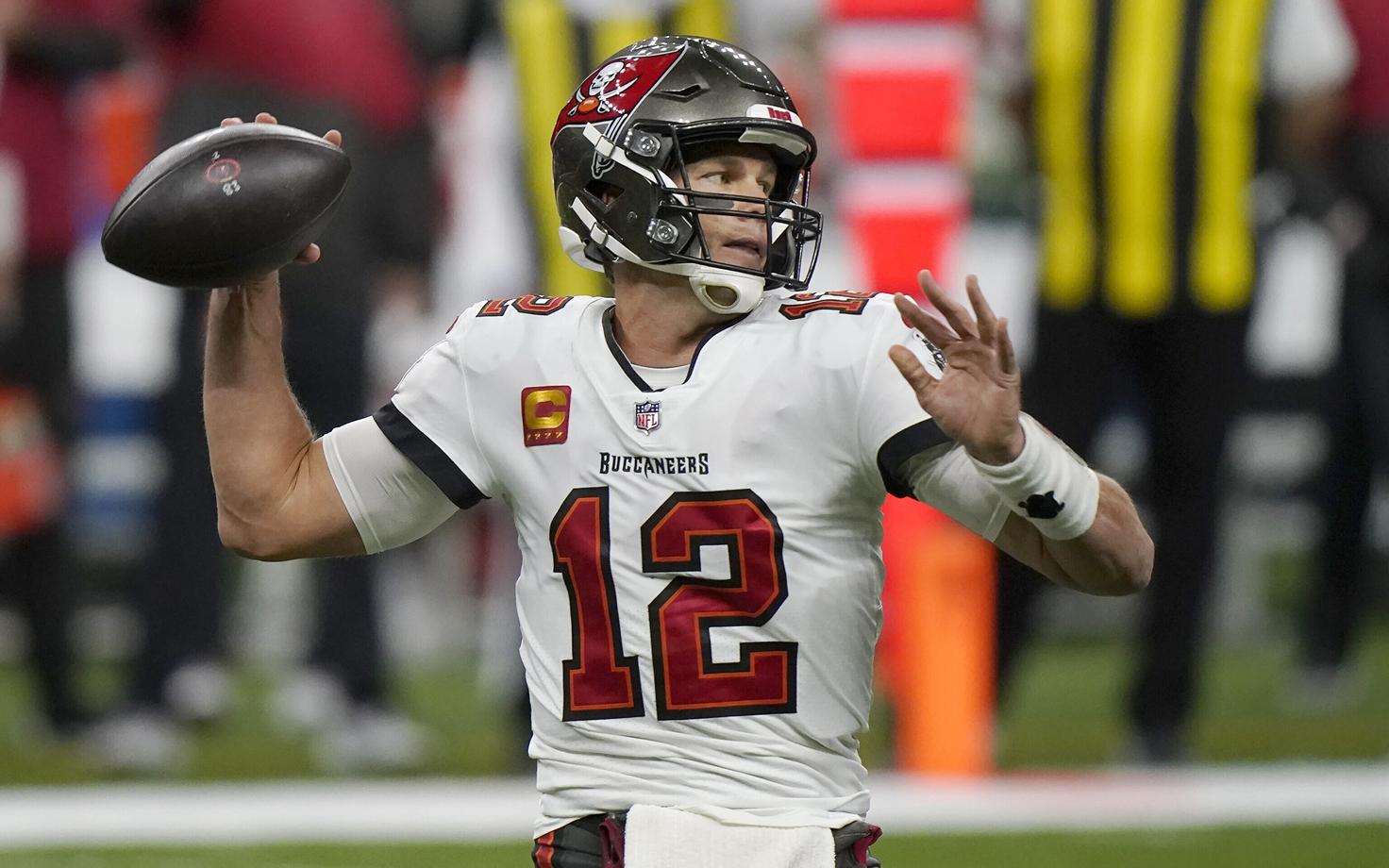 Tampa Bay Buccaneersi mängujuht Tom Brady viis oma tiimi NFL play-offi teise vooru.