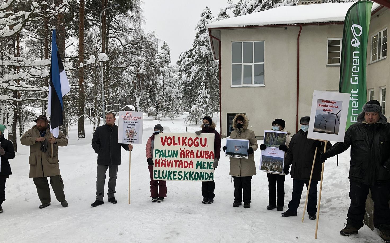 Risti tuulepargi vastane meeleavaldus Palivere koolimaja ees