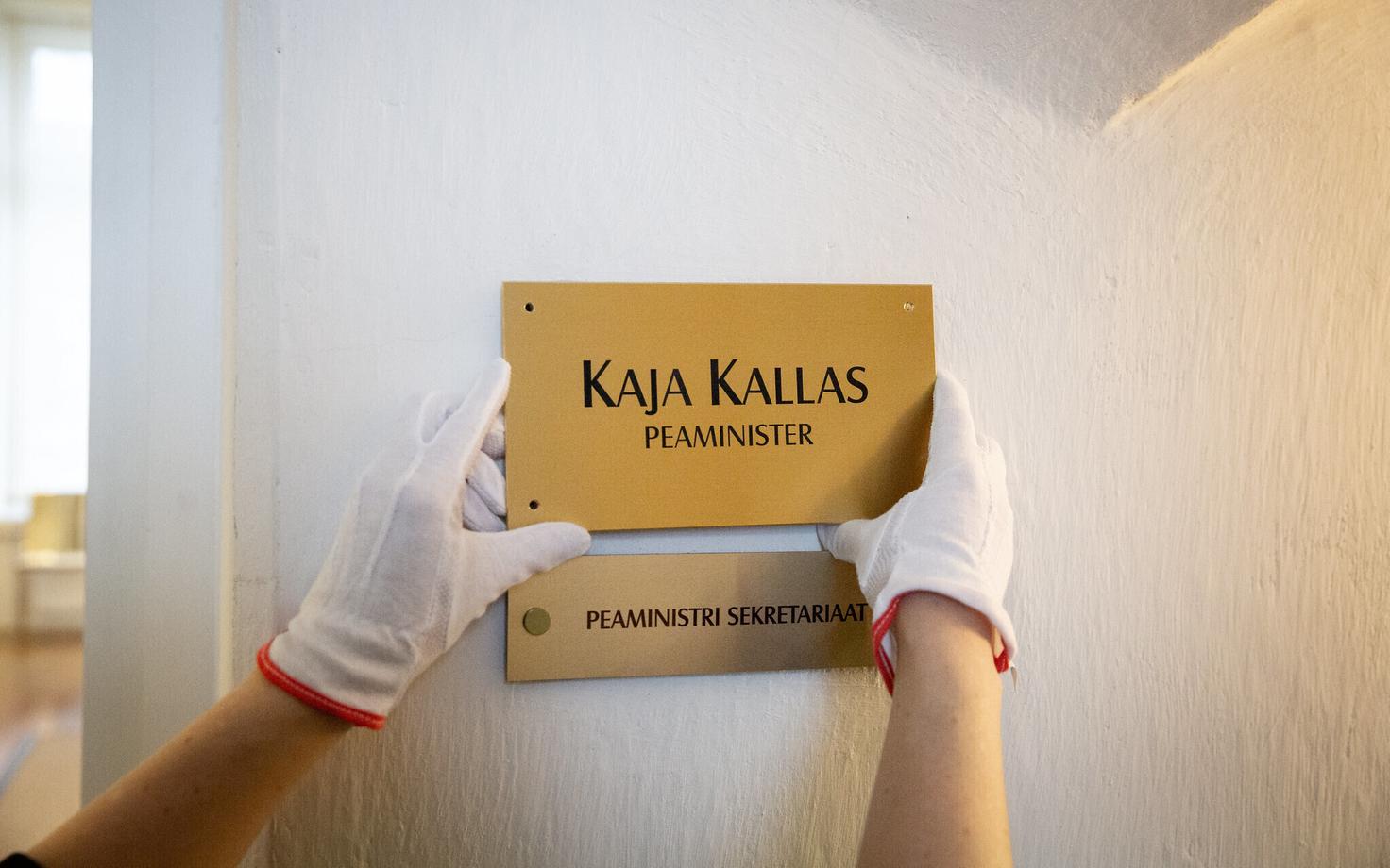 Jüri Ratas andis peaministriameti üle Kaja Kallasele.