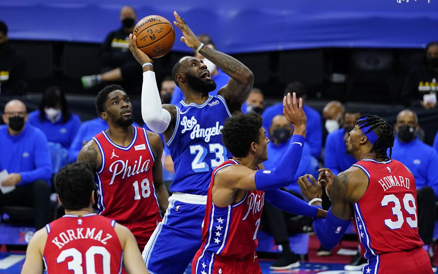 Los Angeles Lakersi staar LeBron James viskel